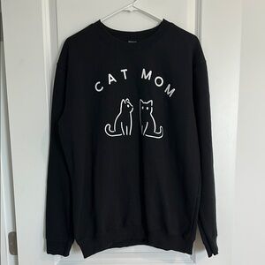 Gildan Black Cat Mom Sweatshirt Clothing & Accessories
